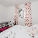 Cozy In Bregi With Swimming Pool Σπίτι διακοπών