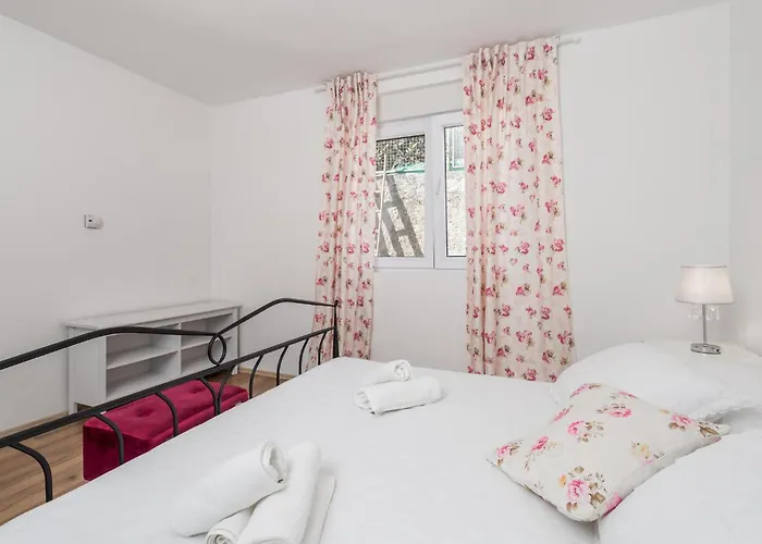 Cozy In Bregi With Wifi Holiday home